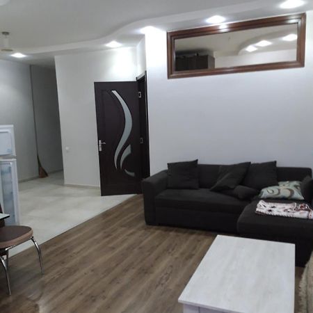 Mari Apartment Batumi Bagian luar foto