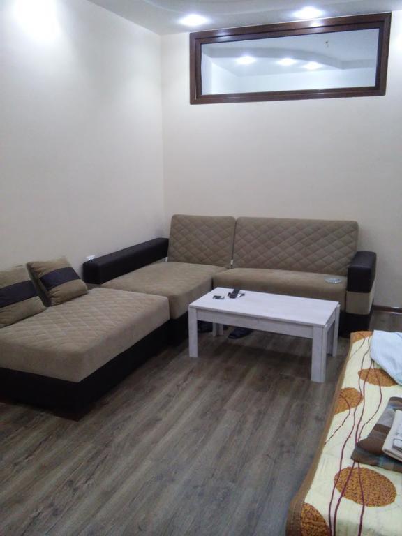 Mari Apartment Batumi Bagian luar foto