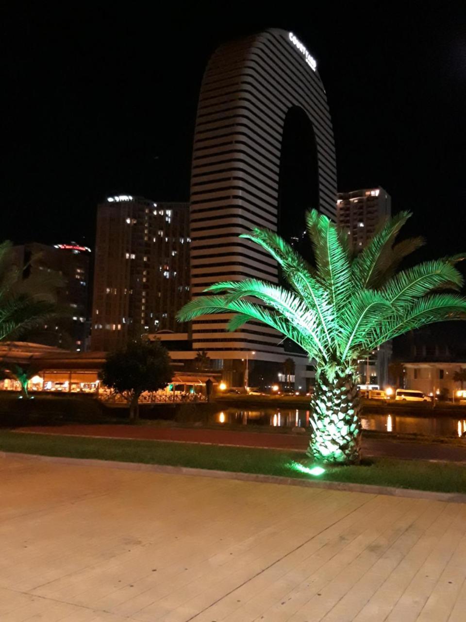 Mari Apartment Batumi Bagian luar foto